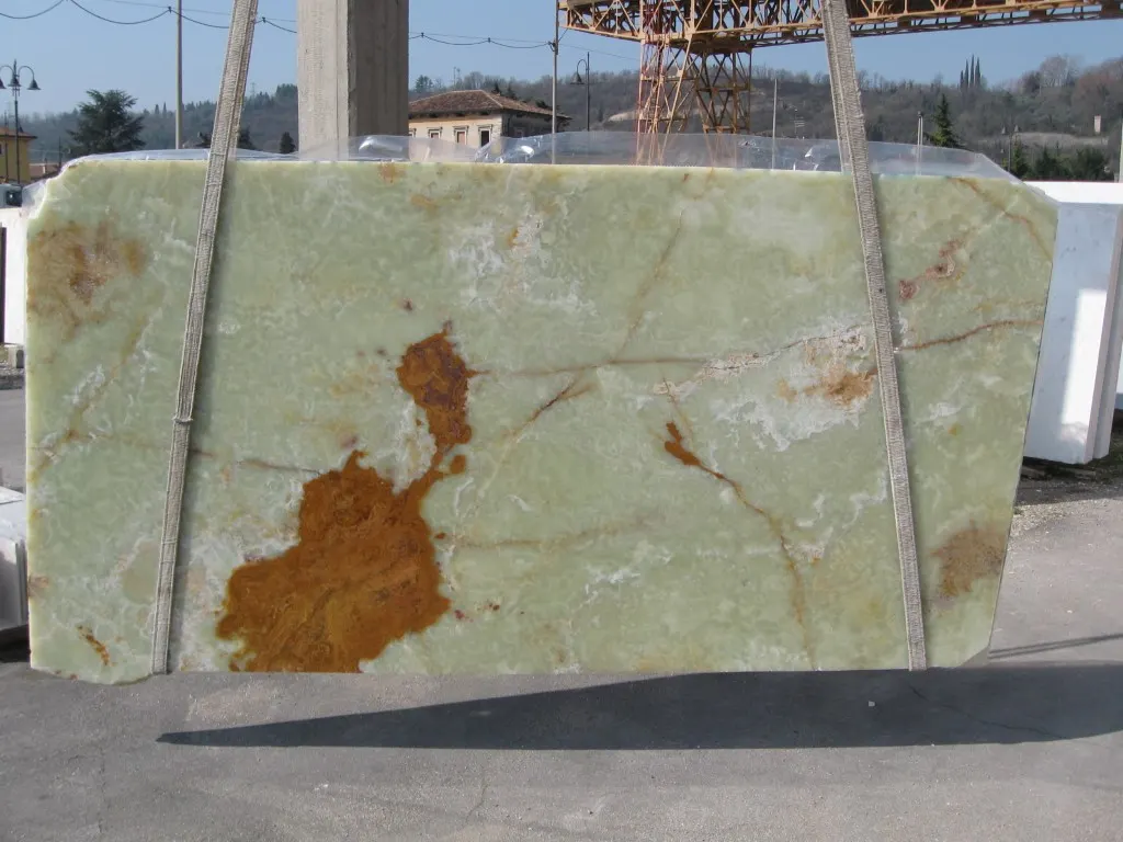 Slab surface in natural stone – Marmi di Carrara