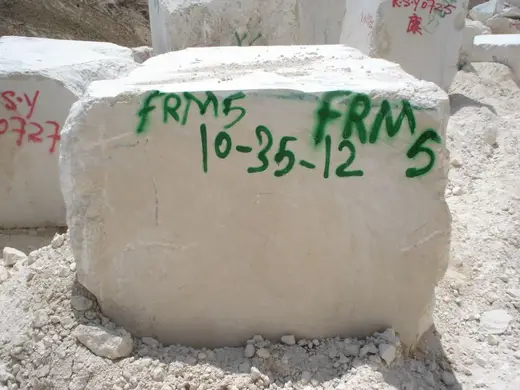 Slab surface in natural stone – Marmi di Carrara