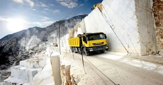 Slab surface in natural stone – Marmi di Carrara