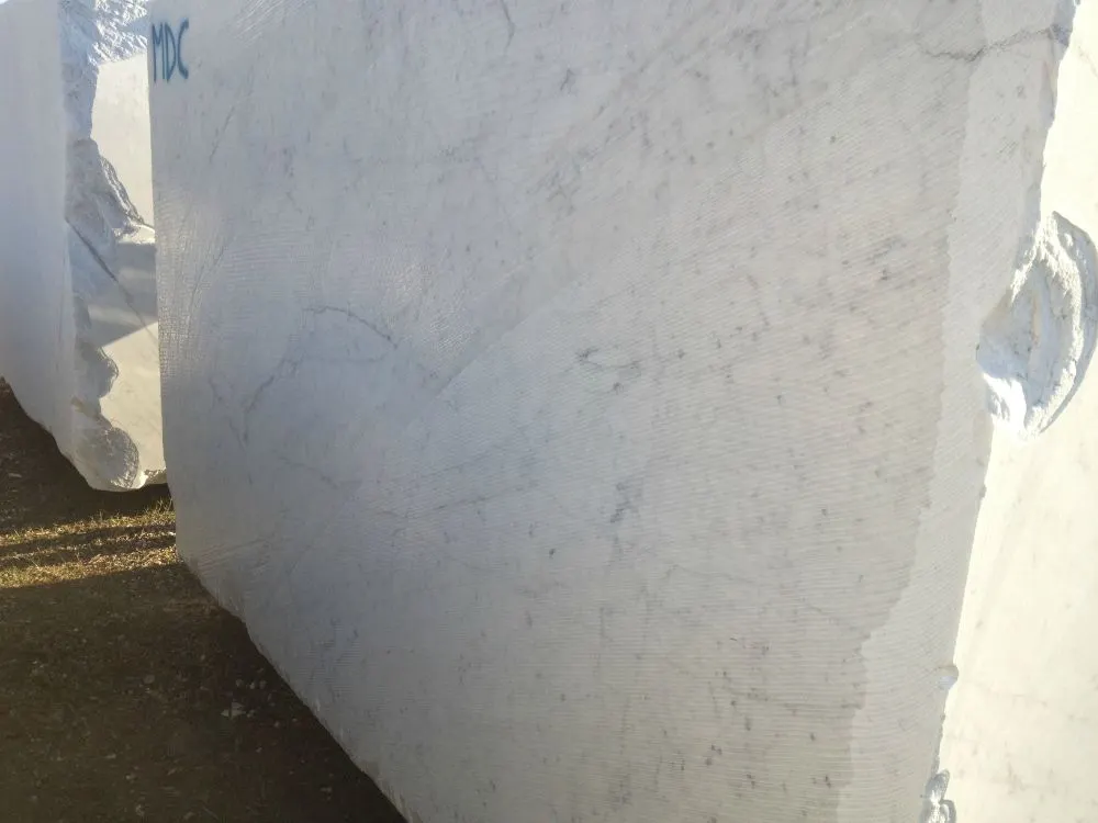 Slab surface in natural stone – Marmi di Carrara