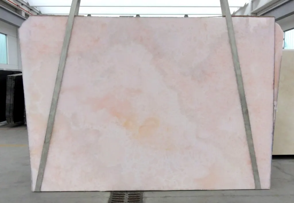 Plattenoberfläche in Naturstein – Marmi di Carrara