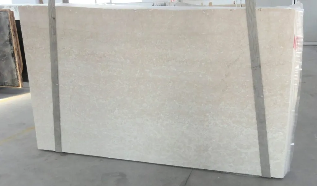 Plattenoberfläche in Naturstein – Marmi di Carrara
