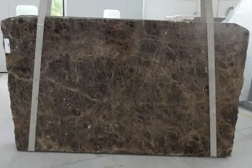 Slab surface in natural stone – Marmi di Carrara