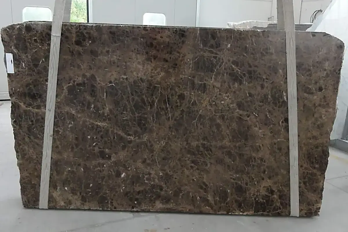 Plattenoberfläche in Naturstein – Marmi di Carrara