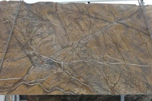 Slab surface in natural stone – Marmi di Carrara