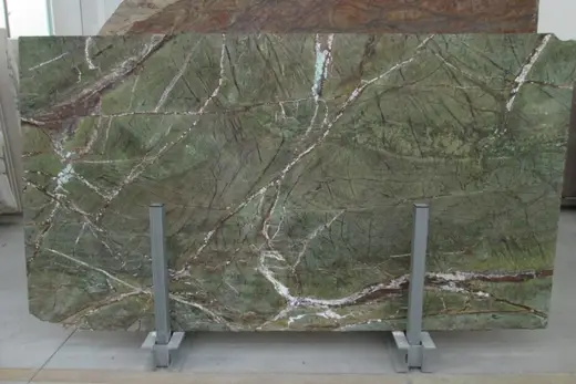 Slab surface in natural stone – Marmi di Carrara