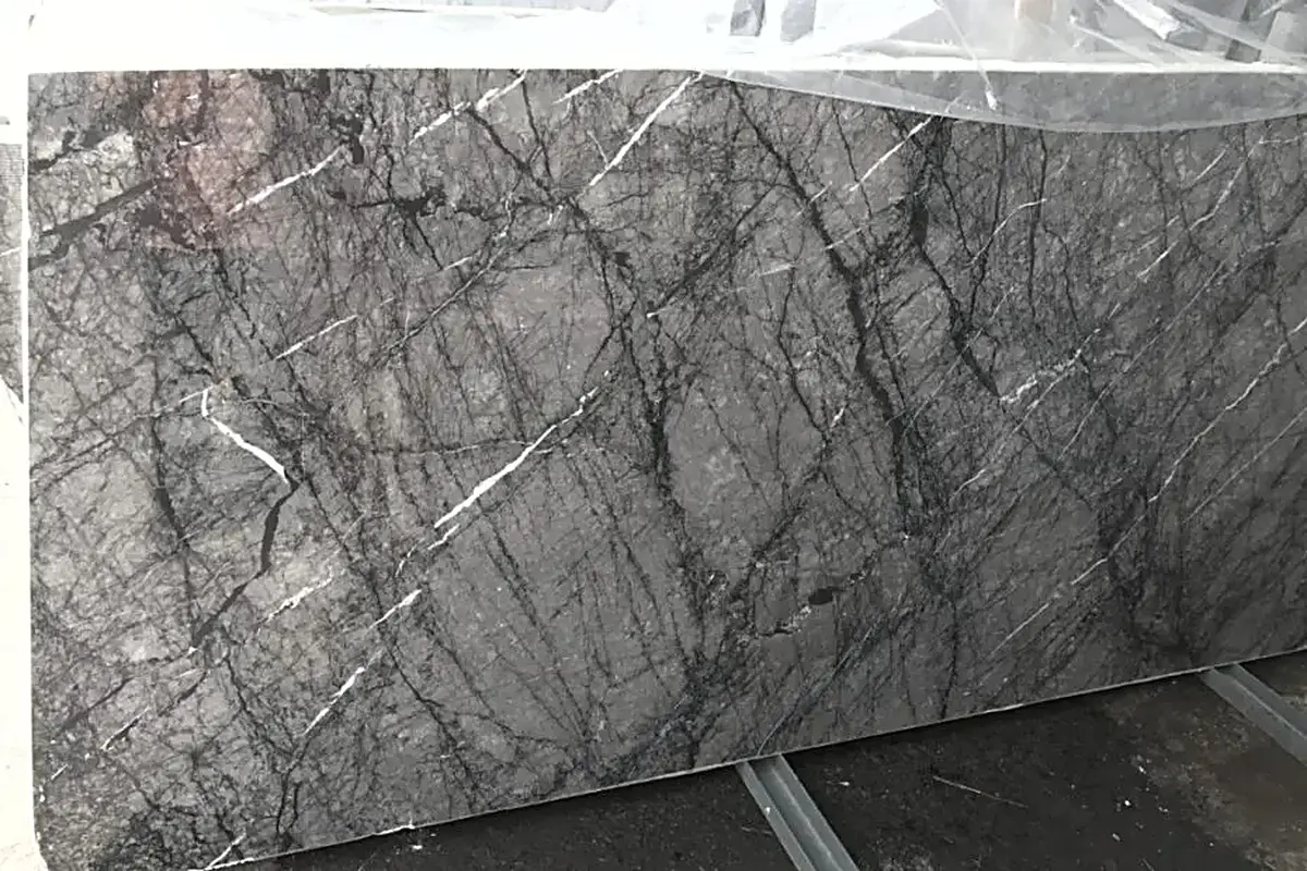 Surface de dalle en pierre naturelle – Marmi di Carrara