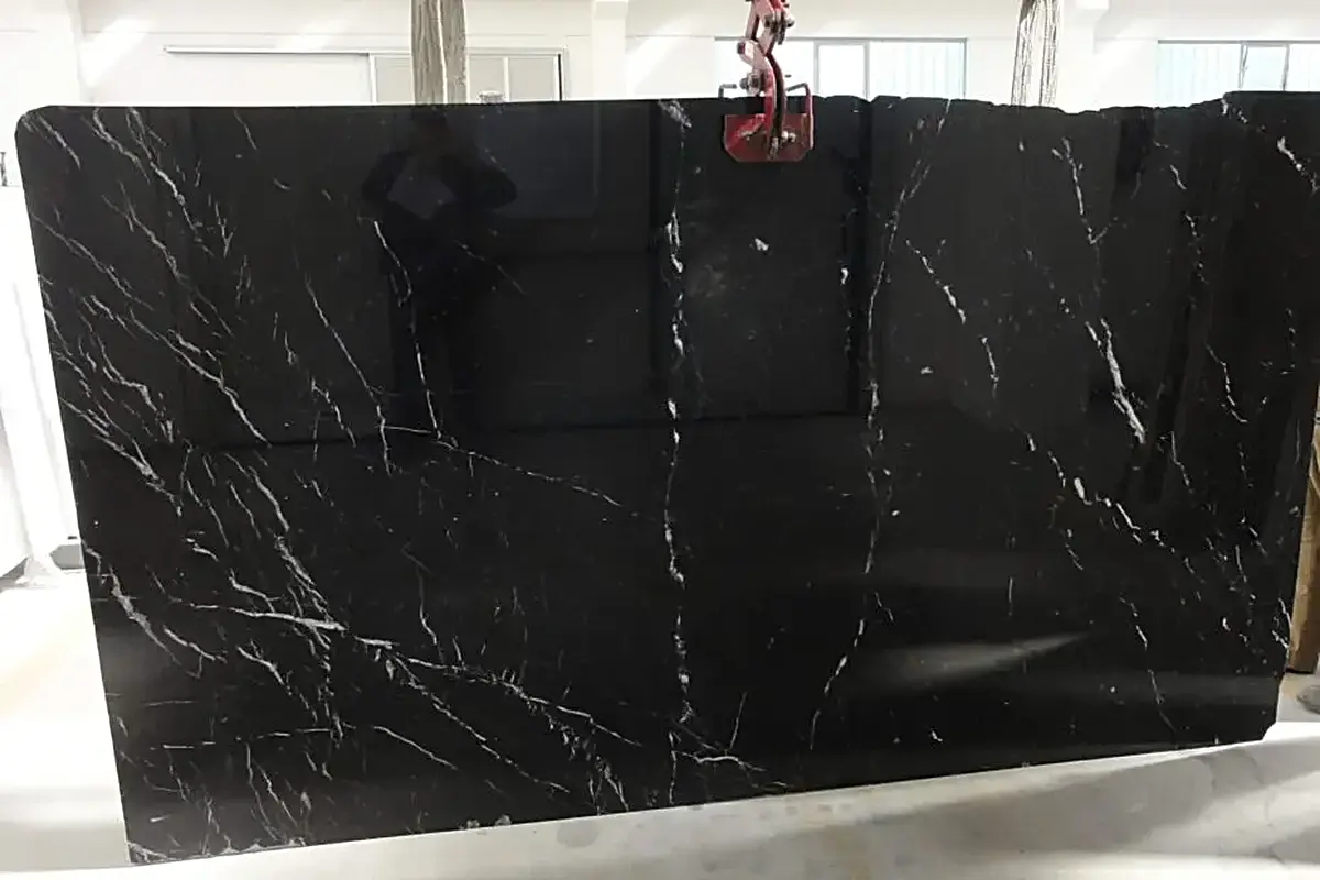 Surface de dalle en pierre naturelle – Marmi di Carrara