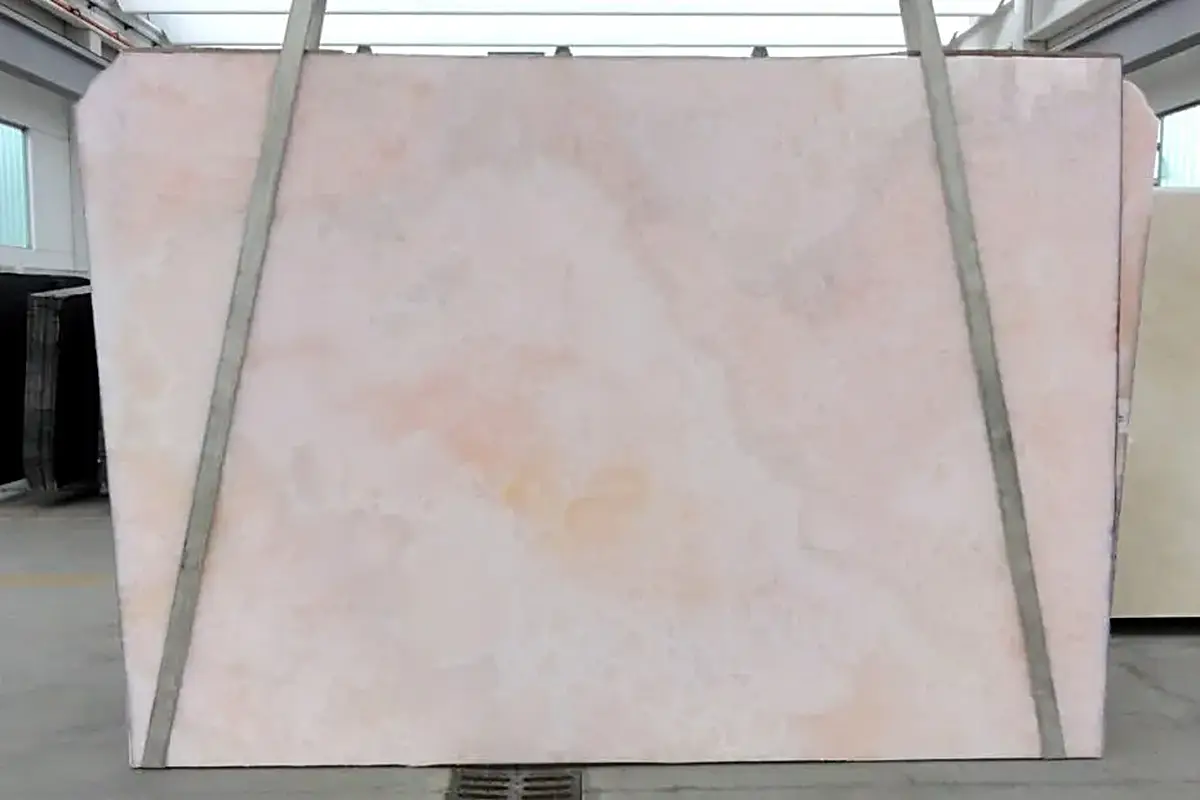 Slab surface in natural stone – Marmi di Carrara