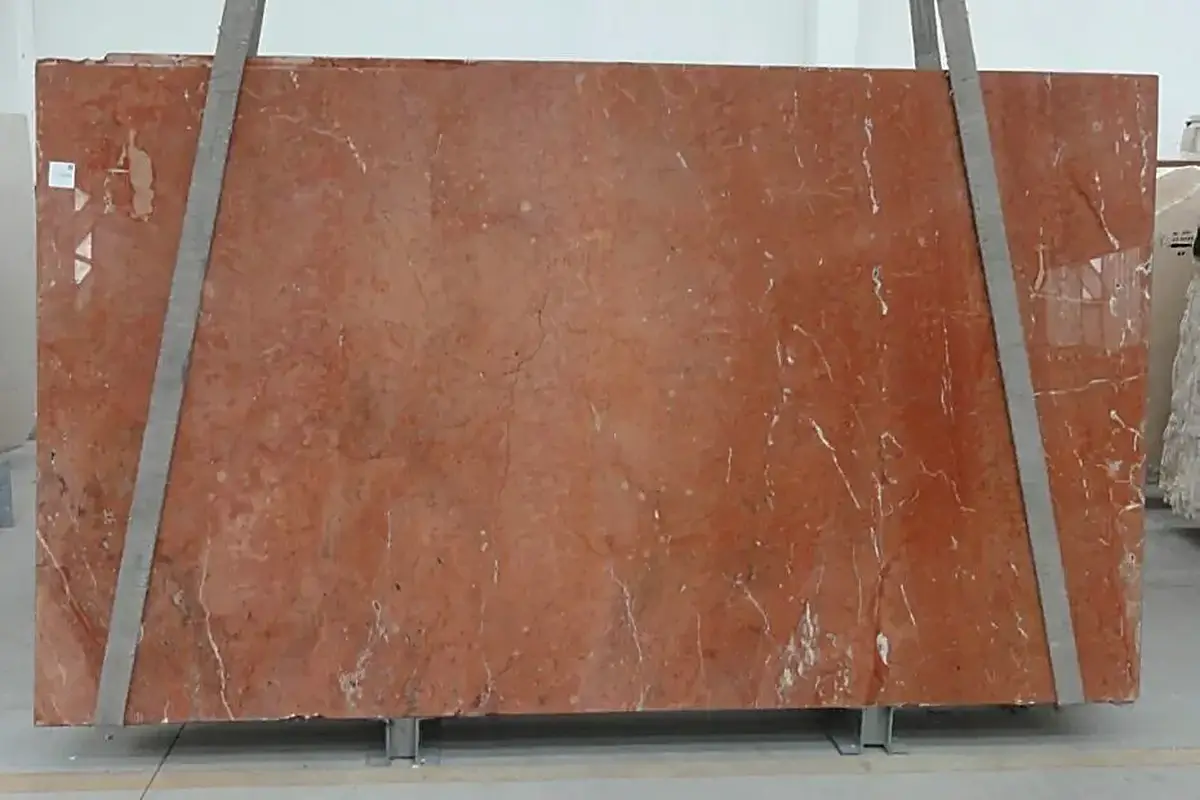 Slab surface in natural stone – Marmi di Carrara