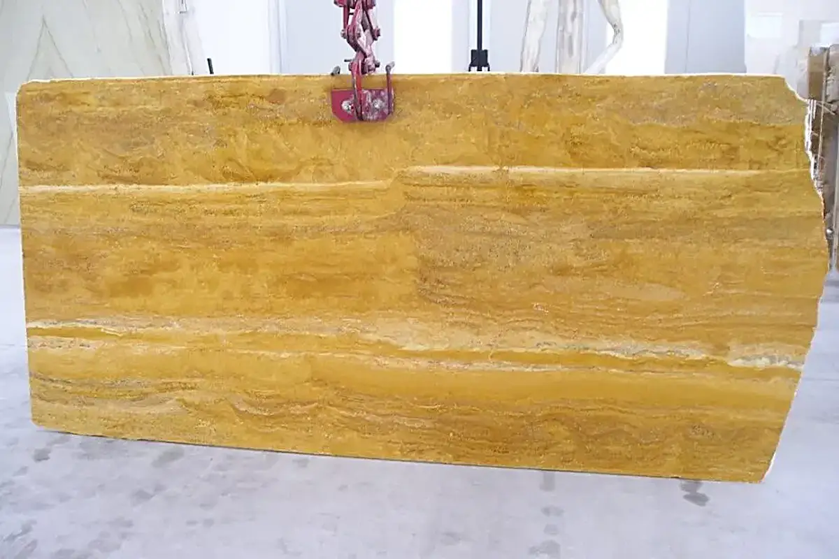 Slab surface in natural stone – Marmi di Carrara