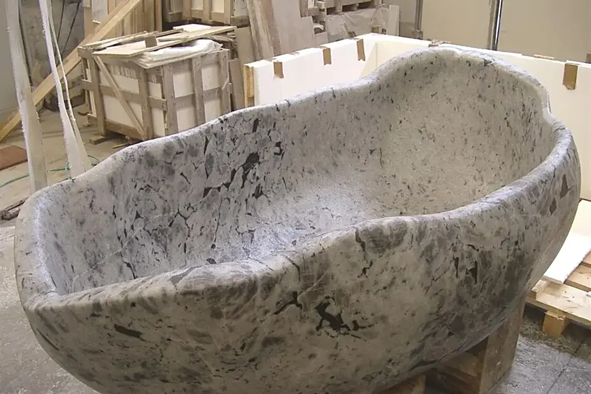 Slab surface in natural stone – Marmi di Carrara