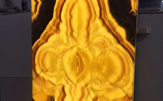 Slab surface in natural stone – Marmi di Carrara