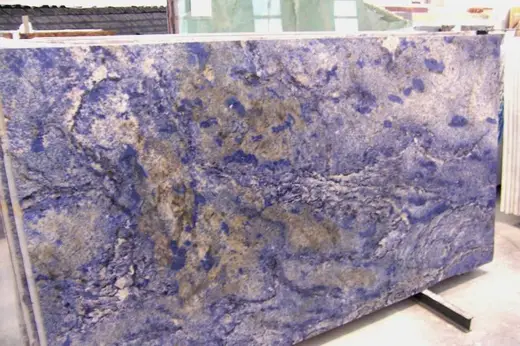Slab surface in natural stone – Marmi di Carrara