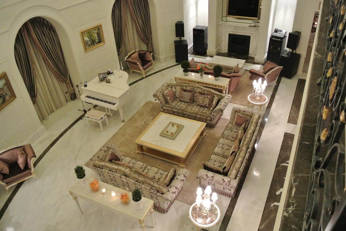 Slab surface in natural stone – Marmi di Carrara