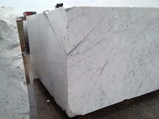 Slab surface in natural stone – Marmi di Carrara