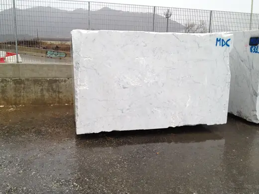 Slab surface in natural stone – Marmi di Carrara