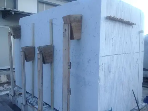 Slab surface in natural stone – Marmi di Carrara