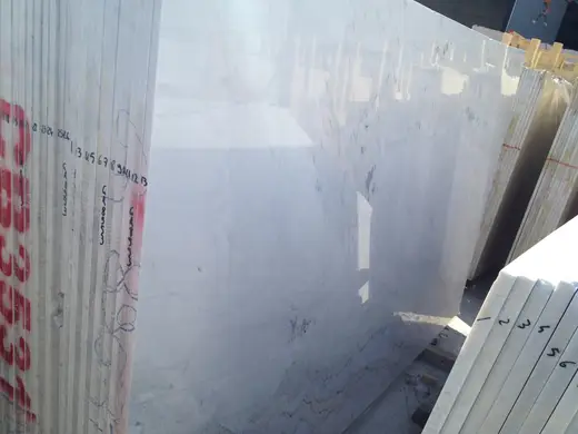 Slab surface in natural stone – Marmi di Carrara
