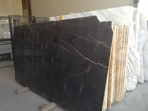 Slab surface in natural stone – Marmi di Carrara