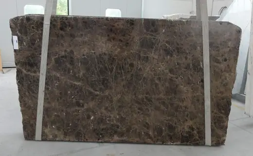 Slab surface in natural stone – Marmi di Carrara