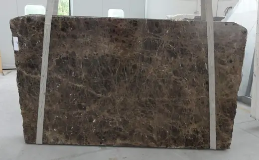 Slab surface in natural stone – Marmi di Carrara