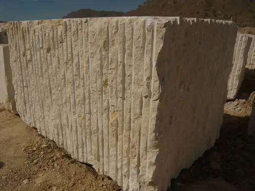 Slab surface in natural stone – Marmi di Carrara