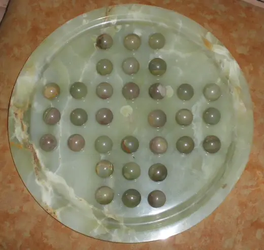 Slab surface: Jeu de Solitaire