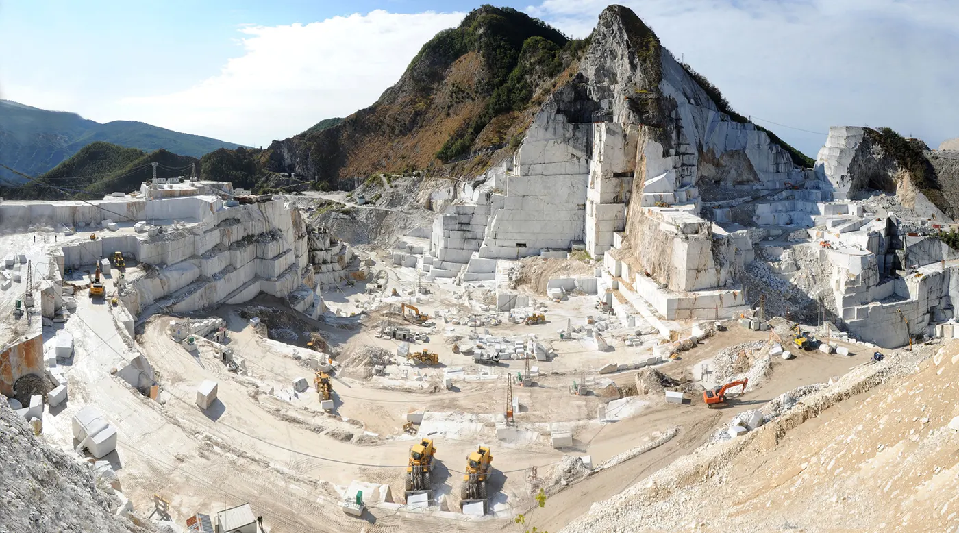 Slab surface in natural stone – Marmi di Carrara