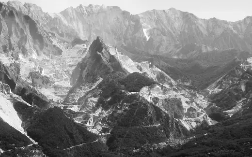 Slab surface in natural stone – Marmi di Carrara
