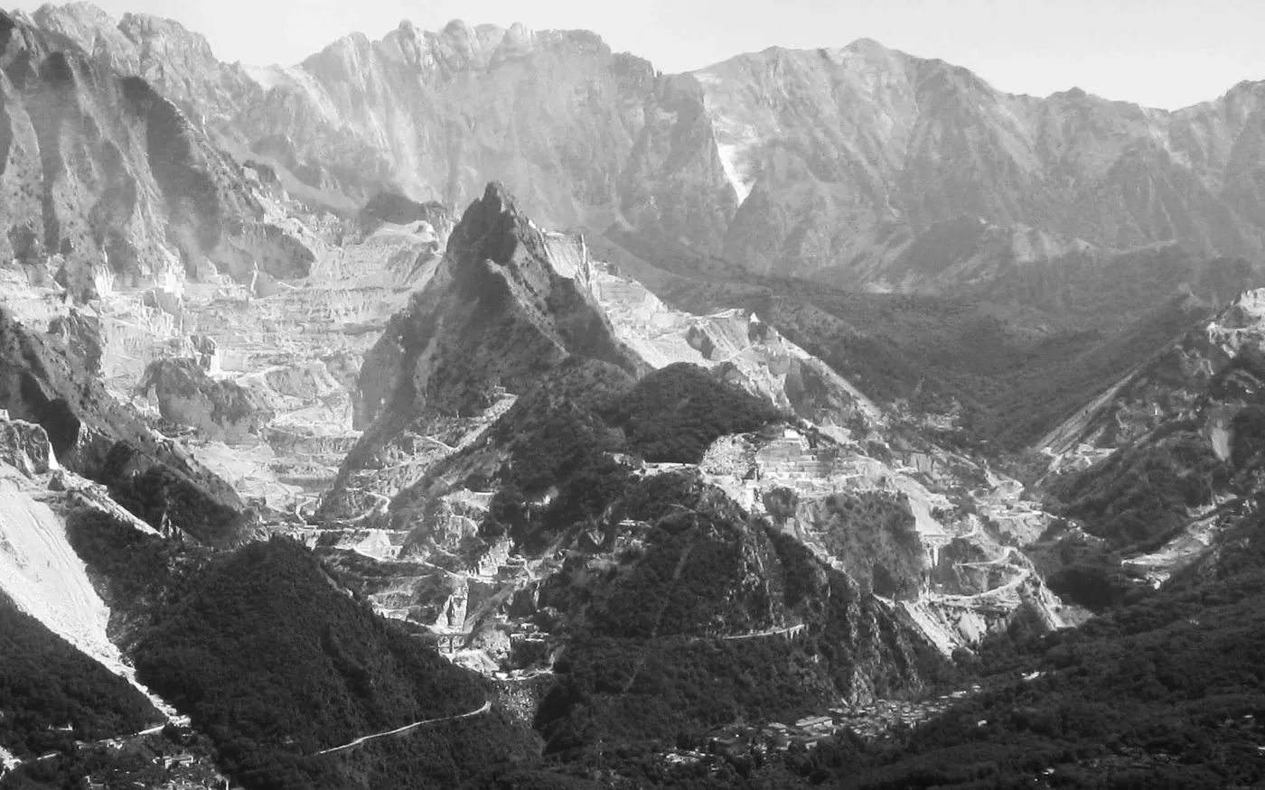 Slab surface in natural stone – Marmi di Carrara