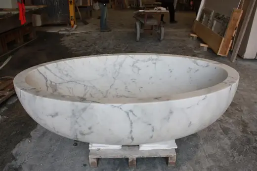 Slab surface in natural stone – Marmi di Carrara