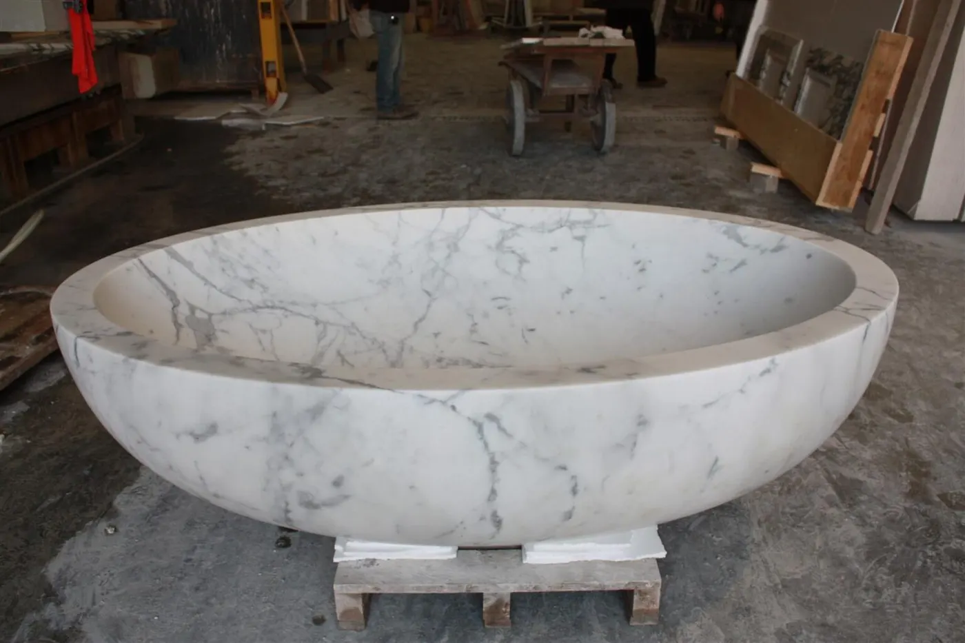 Slab surface in natural stone – Marmi di Carrara