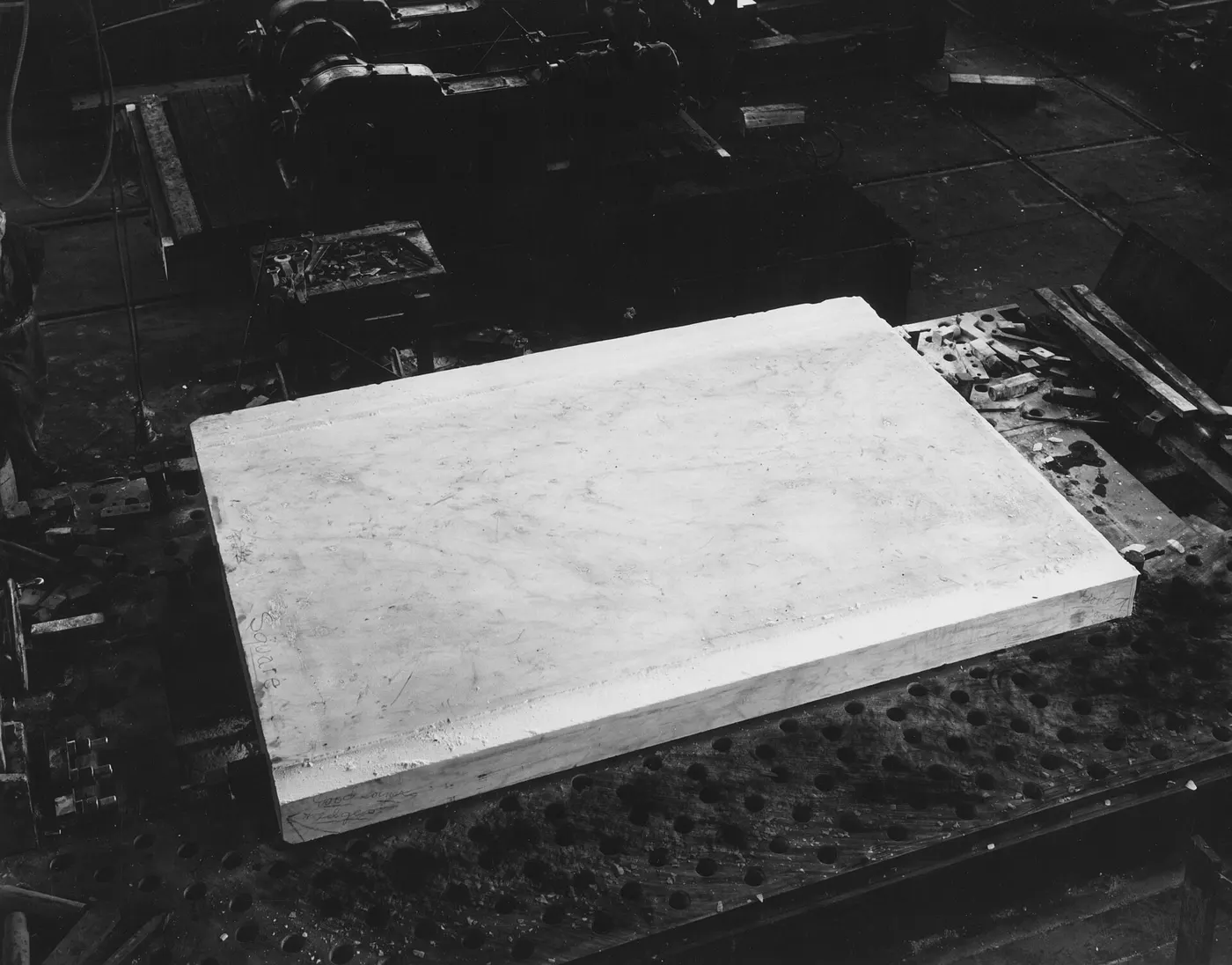 Plattenoberfläche: Preparation of the Marble Base (4a4d159d-688f-46ca-8e7d-752144ec7aea)