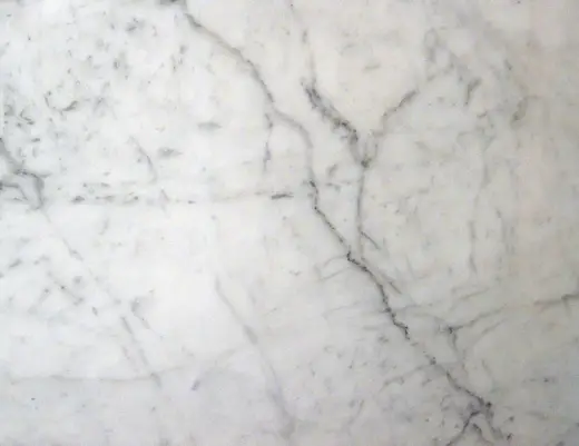 Slab surface: Statuarietto White Marble (Apuan Marble Formation, Tertiary metamorphism of Jurassic limes
