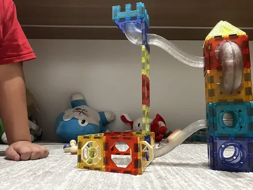 Slab surface: Marble Run Magnet