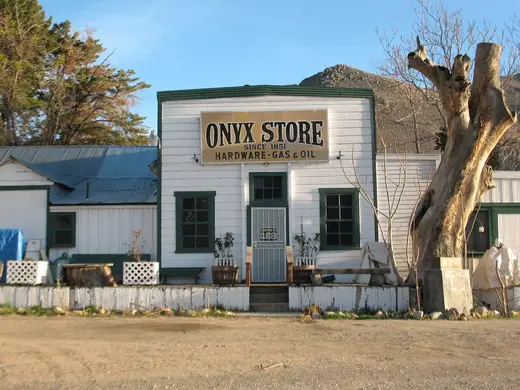Slab surface: Onyx store