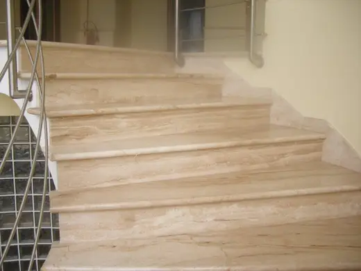 Staircase in natural stone – Marmi di Carrara