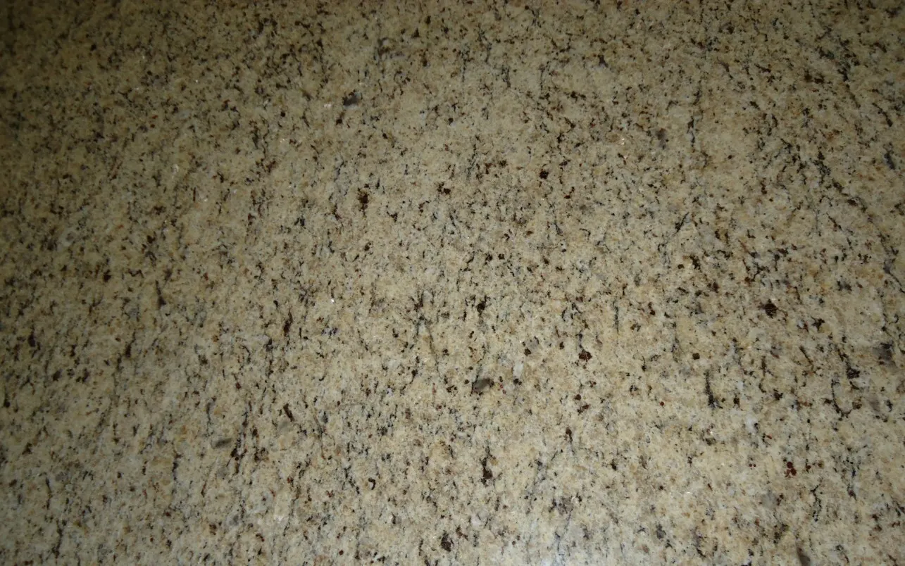 Patio de losas: Granite slab in a warehouse in New Jersey