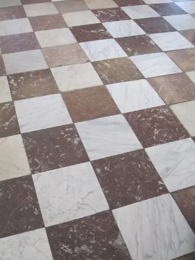 Tiles: Red and white marble tile in the West Courtroom (5395933631)