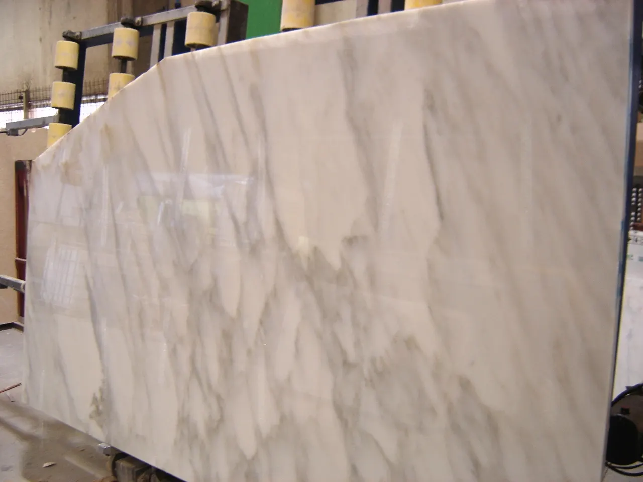 Mouldings and skirting in natural stone – Marmi di Carrara