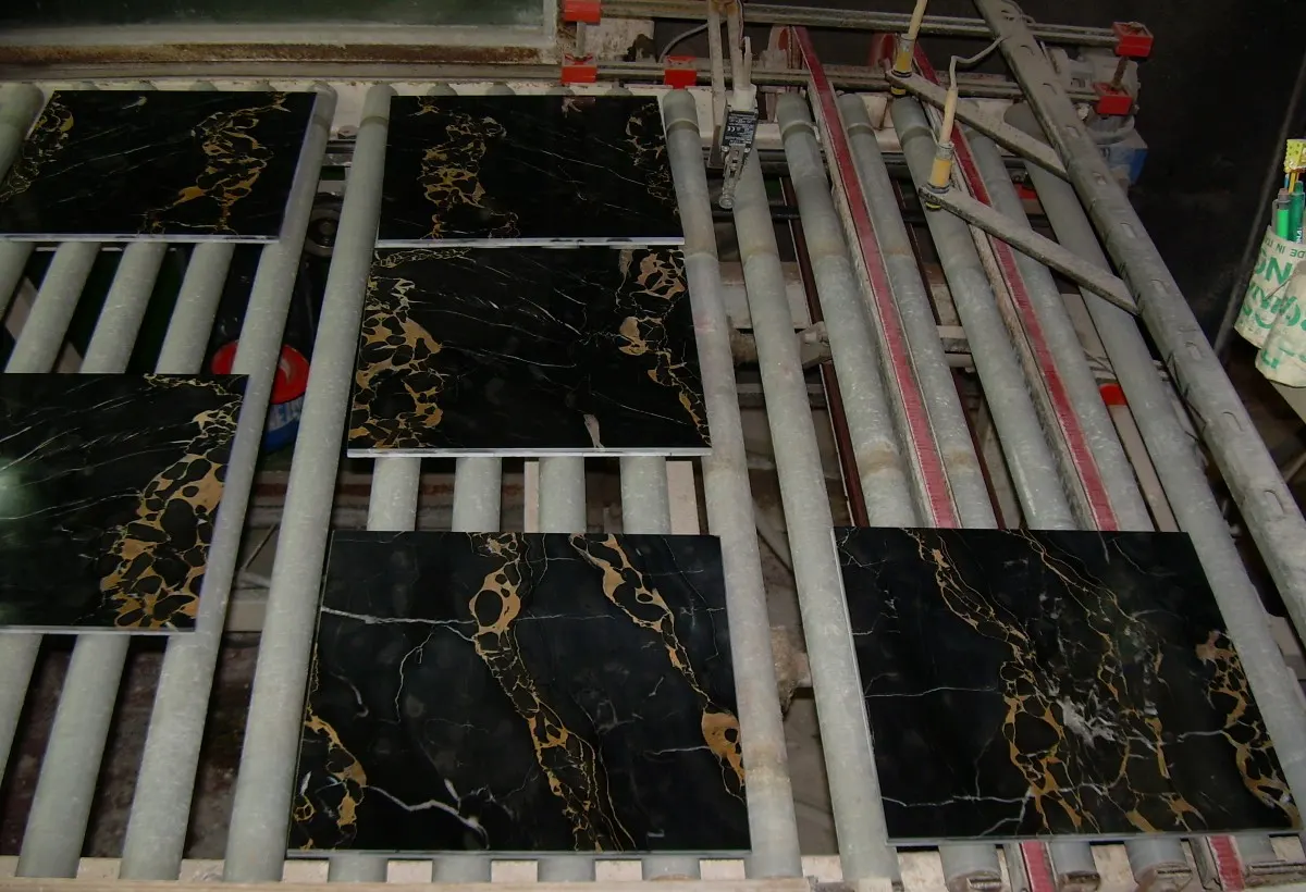 Wall cladding in natural stone – Marmi di Carrara