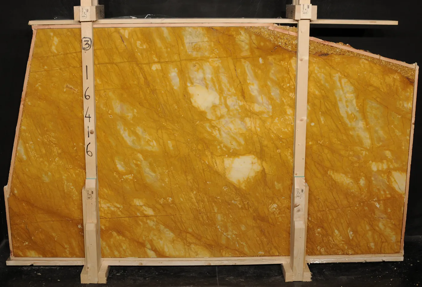 Giallo Siena marmo, superficie di lastra – Marmi di Carrara – oro, rosso ruggine (19)