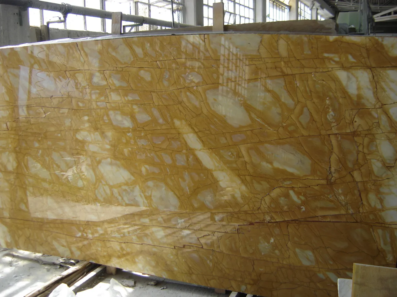 Giallo Siena marble slab surface – Marmi di Carrara – brown, gold (31)