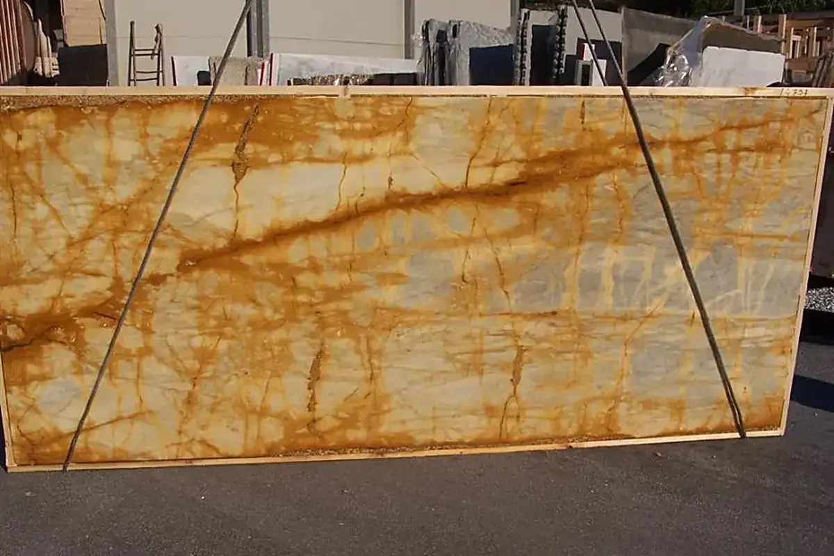 Giallo Siena mármol, superficie de losa – Marmi di Carrara – dorado, antracita (35)