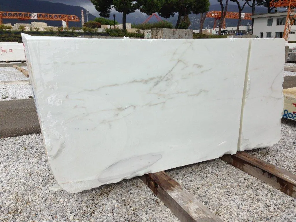 Gold Vein Locati мрамор, поверхность плиты – Marmi di Carrara – слоновая кость, бежевый (12)