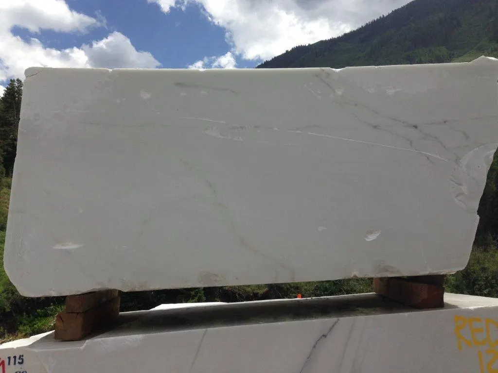 Gold Vein Locati marbre, surface de dalle – Marmi di Carrara – gris, anthracite (13)