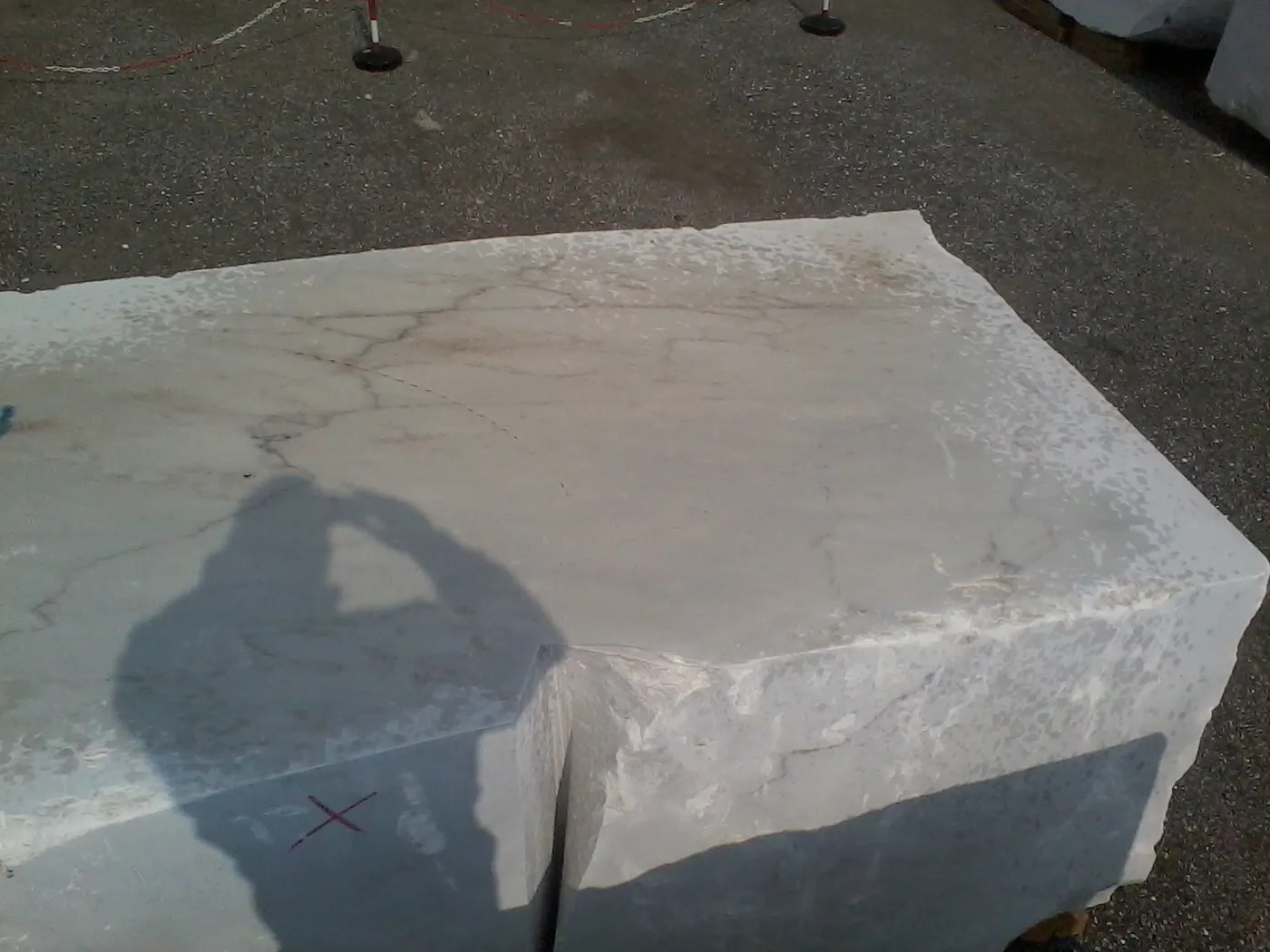 Gold Vein Locati marbre, surface de dalle – Marmi di Carrara – anthracite, gris (5)