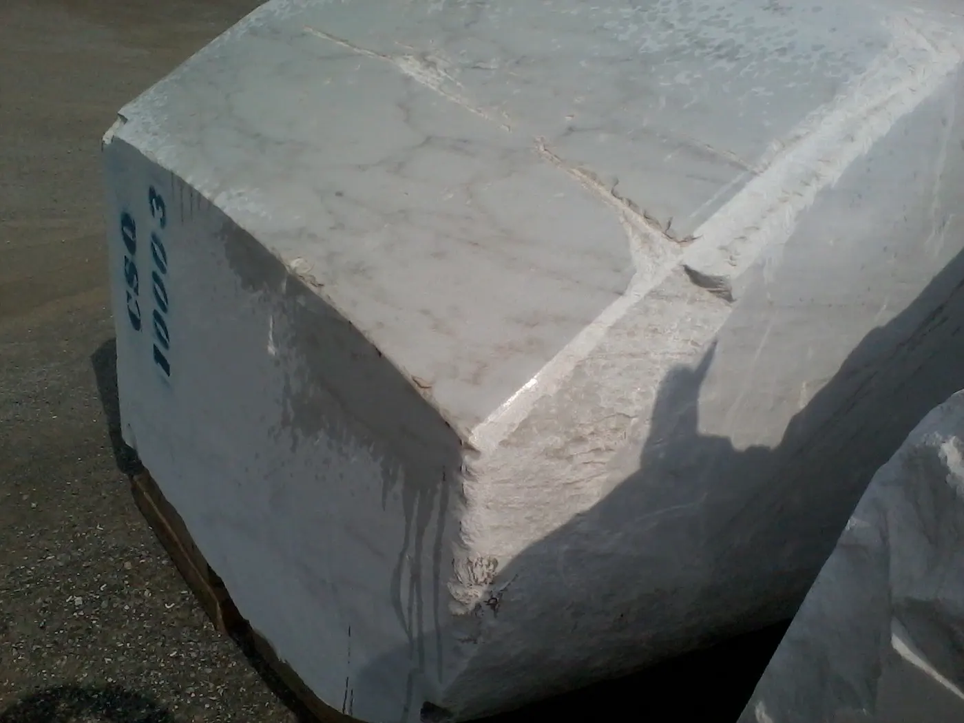 Gold Vein Locati marble slab surface – Marmi di Carrara – charcoal, grey (7)