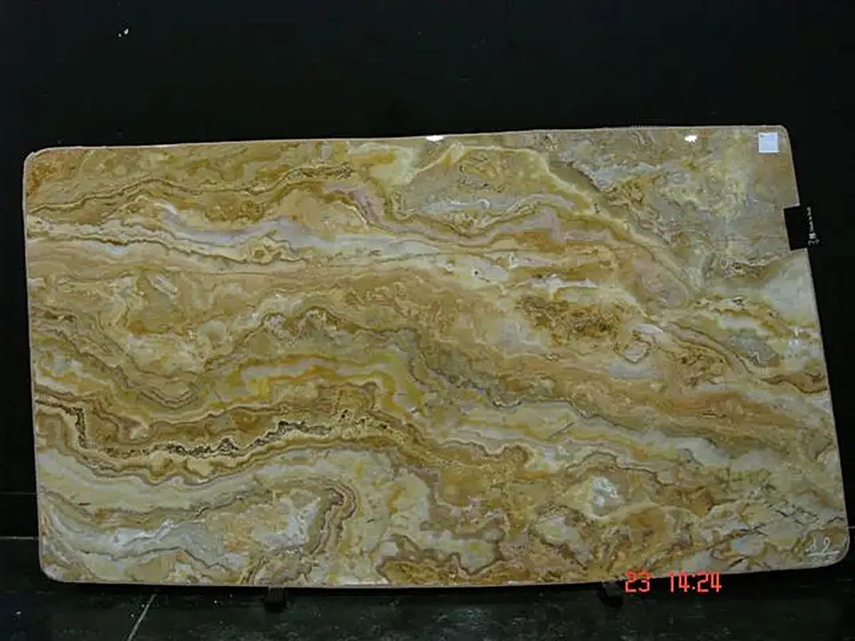 Golden Flow Light Onyx onyx, surface de dalle – Marmi di Carrara – noir, vert (1)